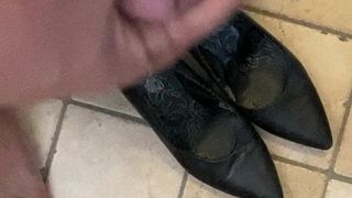 Cum on friends heels