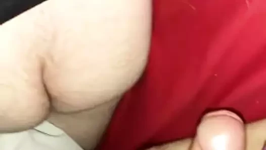 Sborrato sul culo mentre dorme