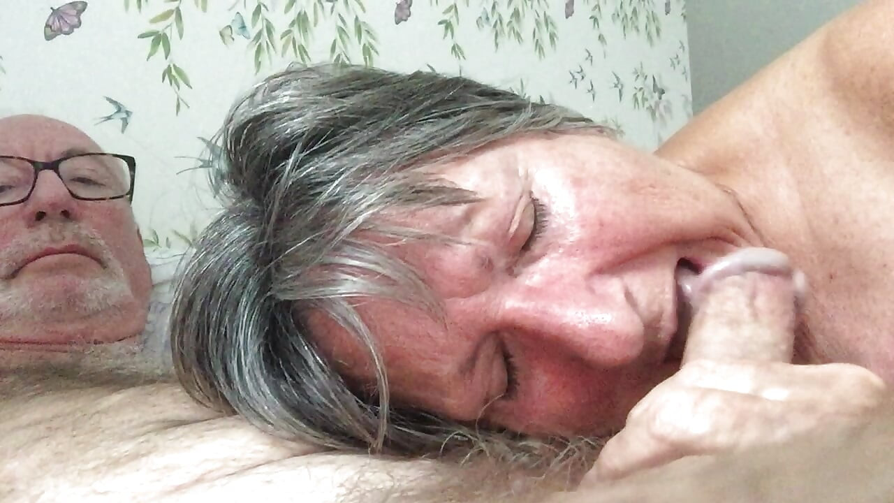 Linda lutscht schwanz