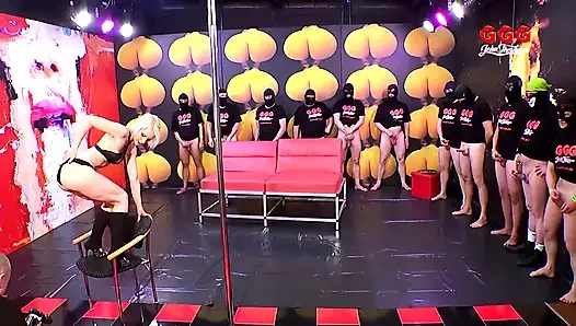 Blondes Teen Liebt Es, Zu Blasen Und Ggg John Thompson Zu Schlucken