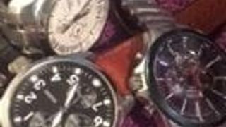 Seus relógios e os meus.