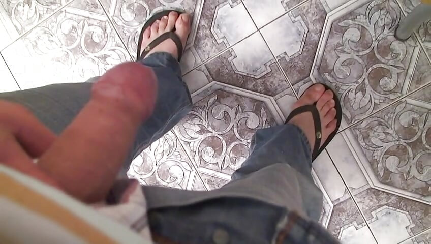 Milf brunetă latino îi place să sugă pula în timp ce tipul ei amator obraznic o filmează