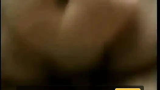 Dua tante girang semok rambut pirang lo a moletty dan gabivka berbagi satu dong di sofa hijau