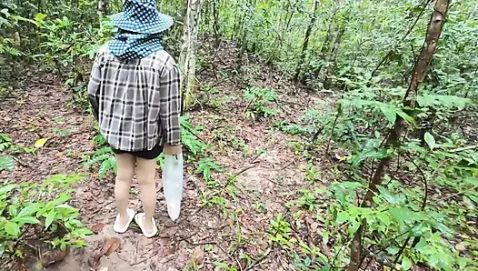 Thai girl walks and brags about picking mushrooms anyway, peeing in the forest Thai Voice