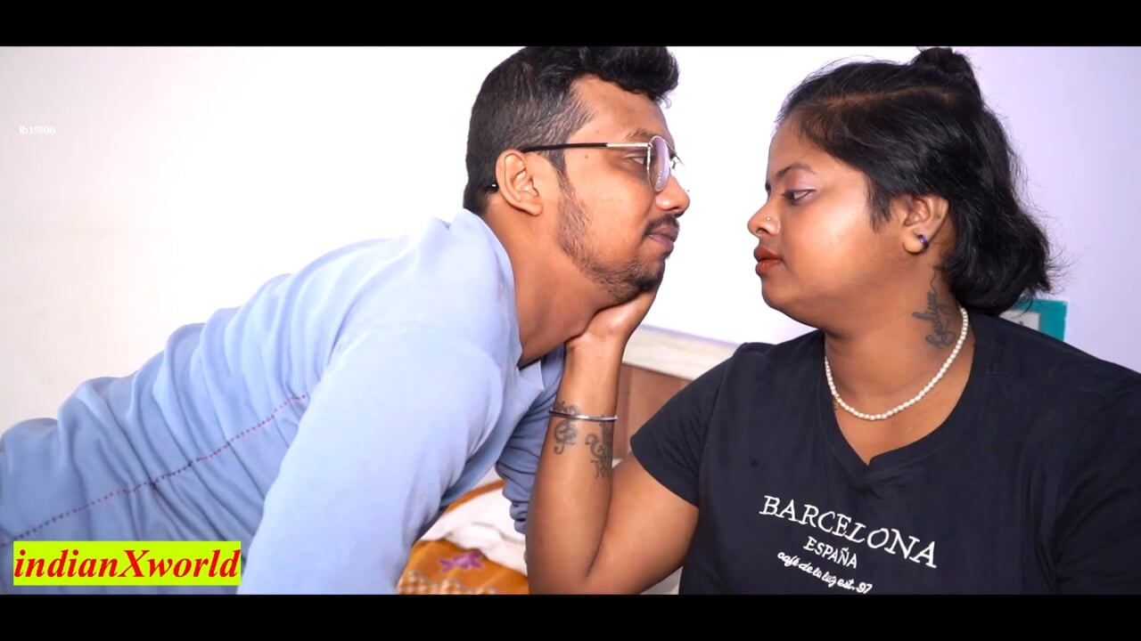 Jednonoćna veza s djevojkom s velikim sisama! Indijski romantični seks