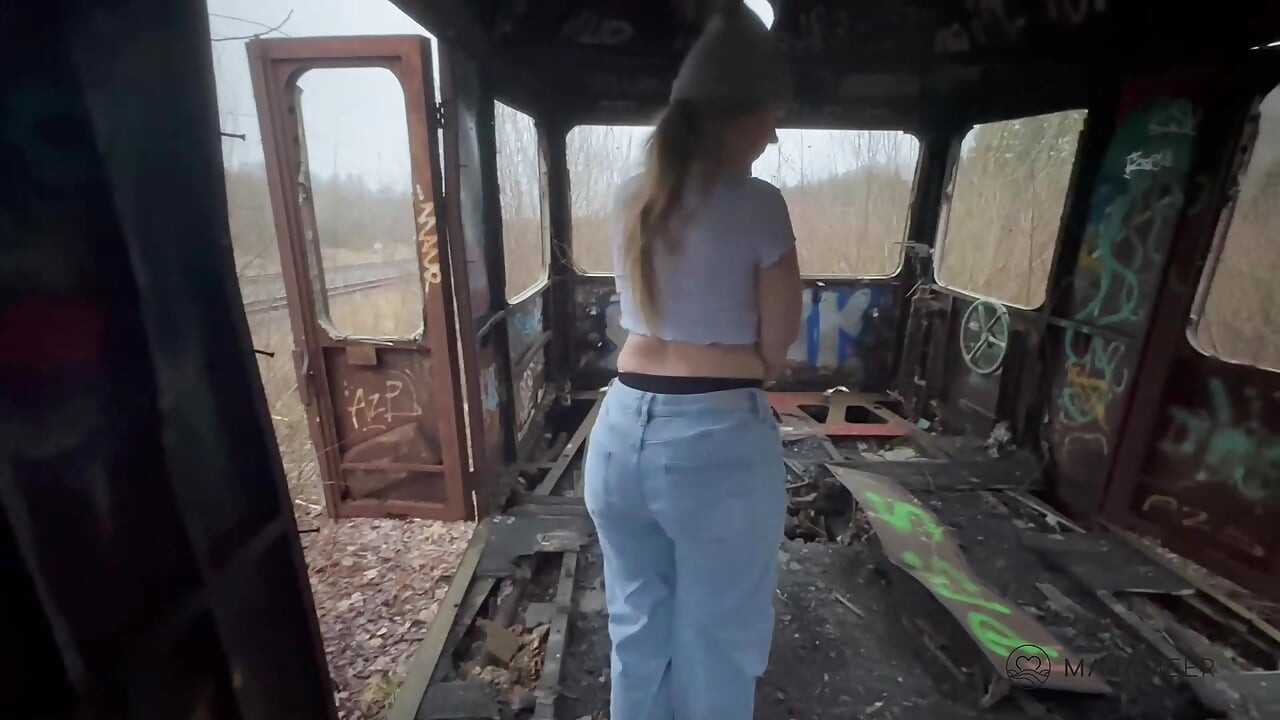 Maja has sex in an old train that wasn't part of the plan