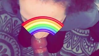 Prelepa transrodna devojka puši ogroman kurac!