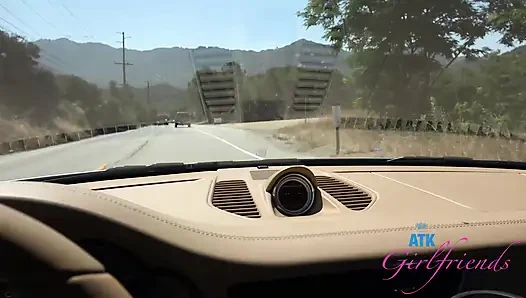 Ava Davis sikilmeden önce yarağı gırtlağına kadar alıyor ve ıslak dölleniyor