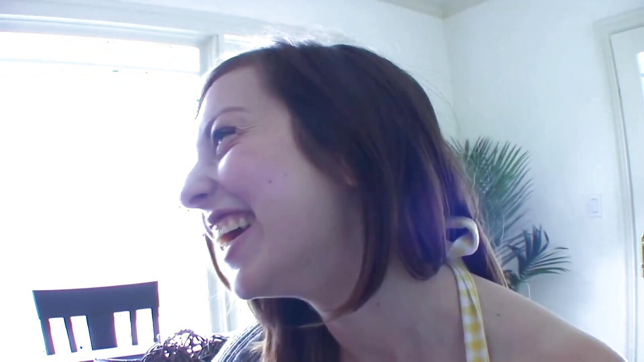 Lesbiene fierbinți pasionale săruturi la piscină și baie