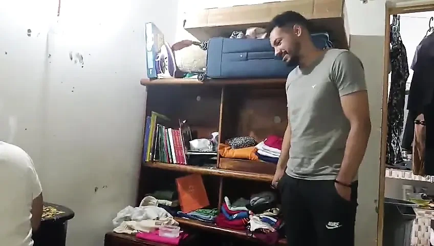 我的邻居吮吸我的鸡巴，直到我射在她嘴里