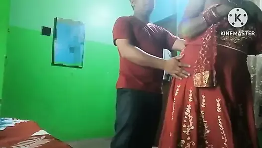 Desi Xvideo、ロマンチックなセクシーなインドの女の子は彼女のおっぱいを示しています
