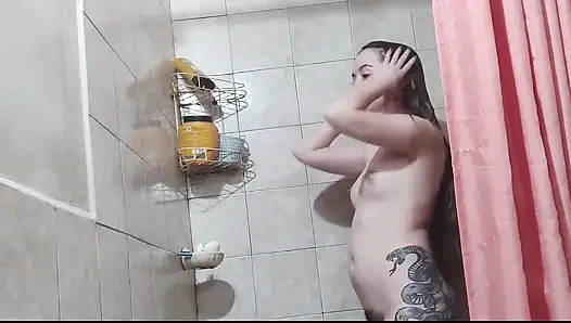 Günaydın benimle banyo yapmaya gel