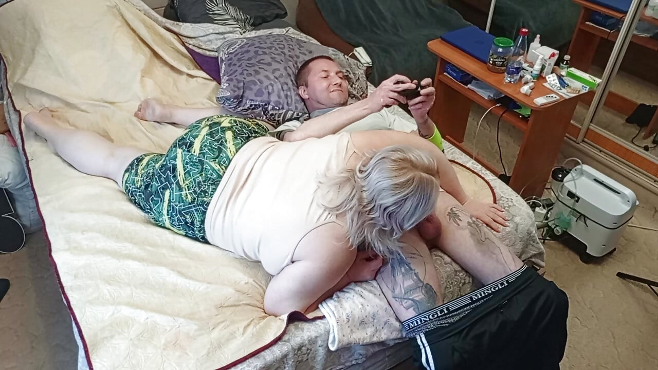 trò chơi của bàn điều khiển kết thúc với một cú thổi kèn từ mẹ kế với việc nuốt tinh trùng