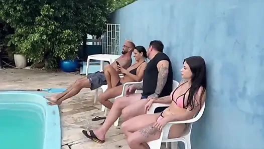 Ich hatte sex mit dem verheirateten Mann hinter dem Rücken seiner Frau bei der Poolparty.