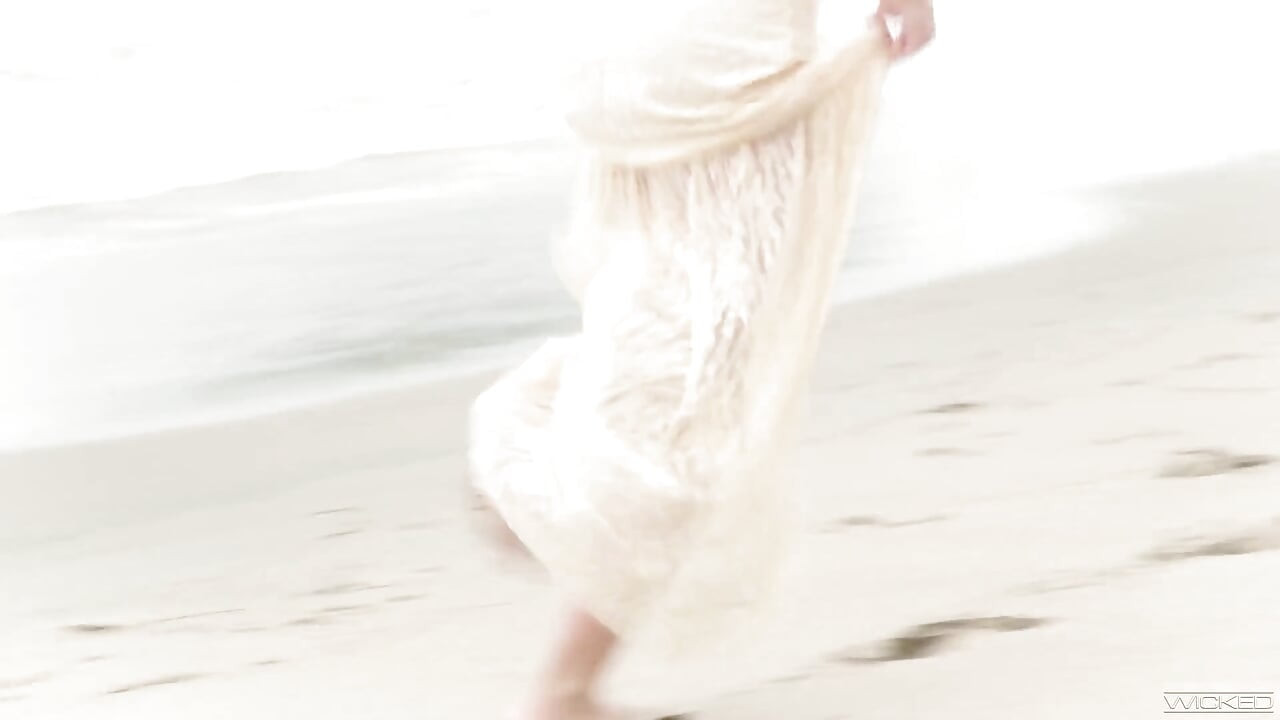 Wicked - dost sunahre baalon vaali ki pahli baar tin logon vaali chudaee men madad karte hain