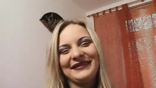Deutsches teen zieht sich aus und reibt beim casting ihre muschi