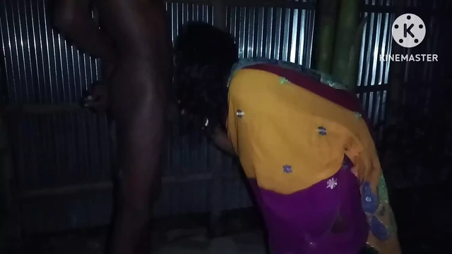 Badi bhabhi ko ghar ke bahar bula kar chudai ki