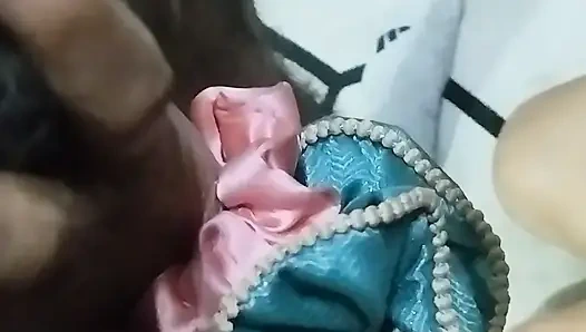 Land Ko Chusa Kar Malish Korte