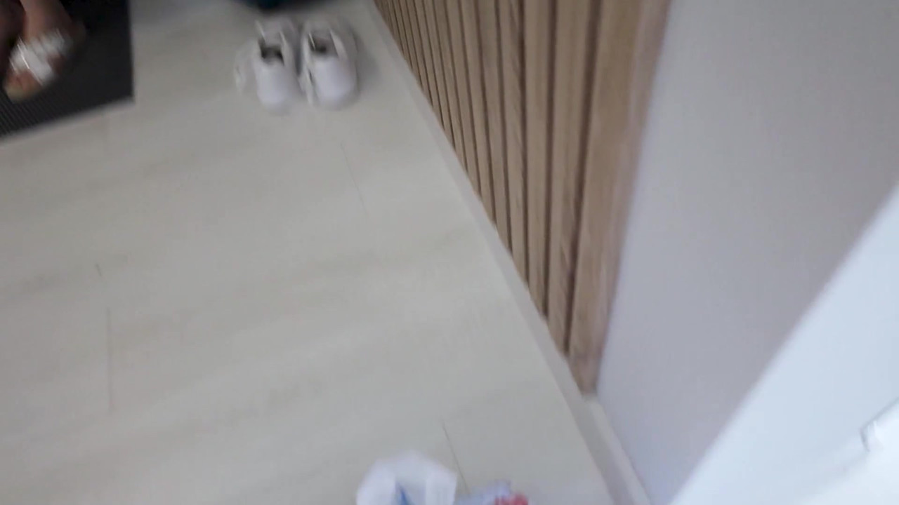 热辣继母不小心把继子的鸡巴插入了她紧致的阴户