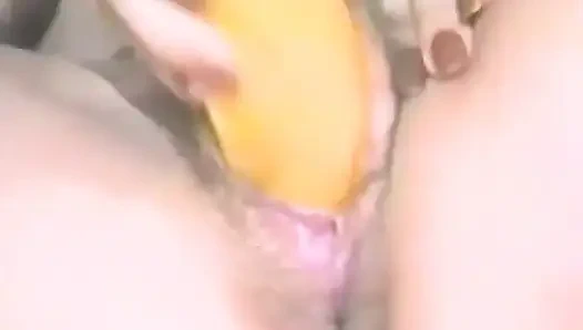 Küçük memeli esmer dört dildoyla meşgul