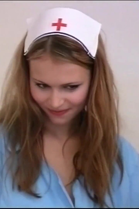 En seksi iç çamaşırlı ve büyük sert yaraklı çok ateşli hemşire kıllı amcık