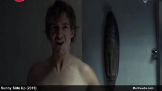 La célébrité masculine Egbert Jan Weeber, bite nue sous la douche