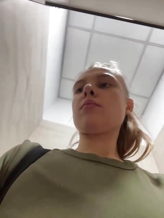 Extreme Squirting in the public gym with jucielussie