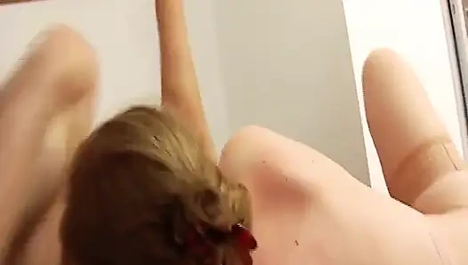 İki Fransız sürtük dörtlü sekste birlikte sikiliyor