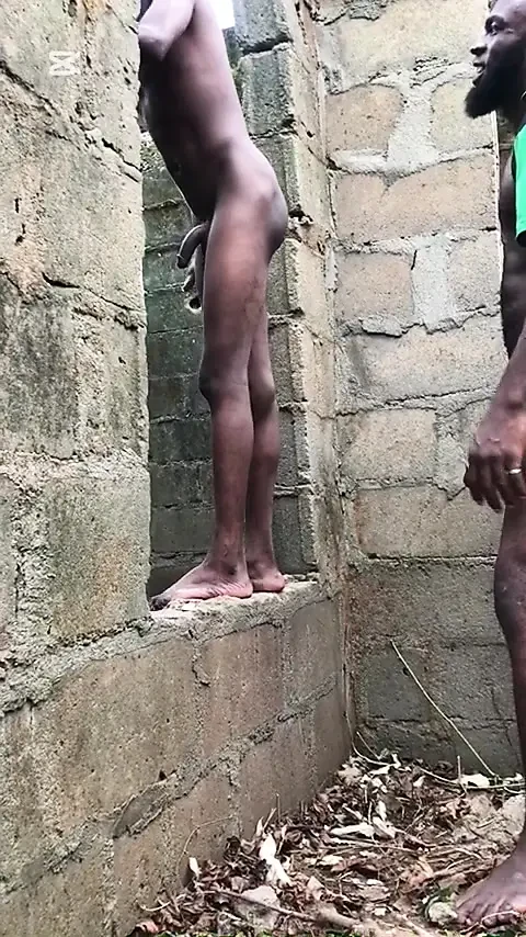 Dándole espaldas a espaldas