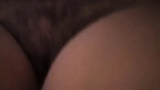 Hintli tamil tombul iri güzel kadın kocası tarafından parmaklanıyor ve boşalıyor