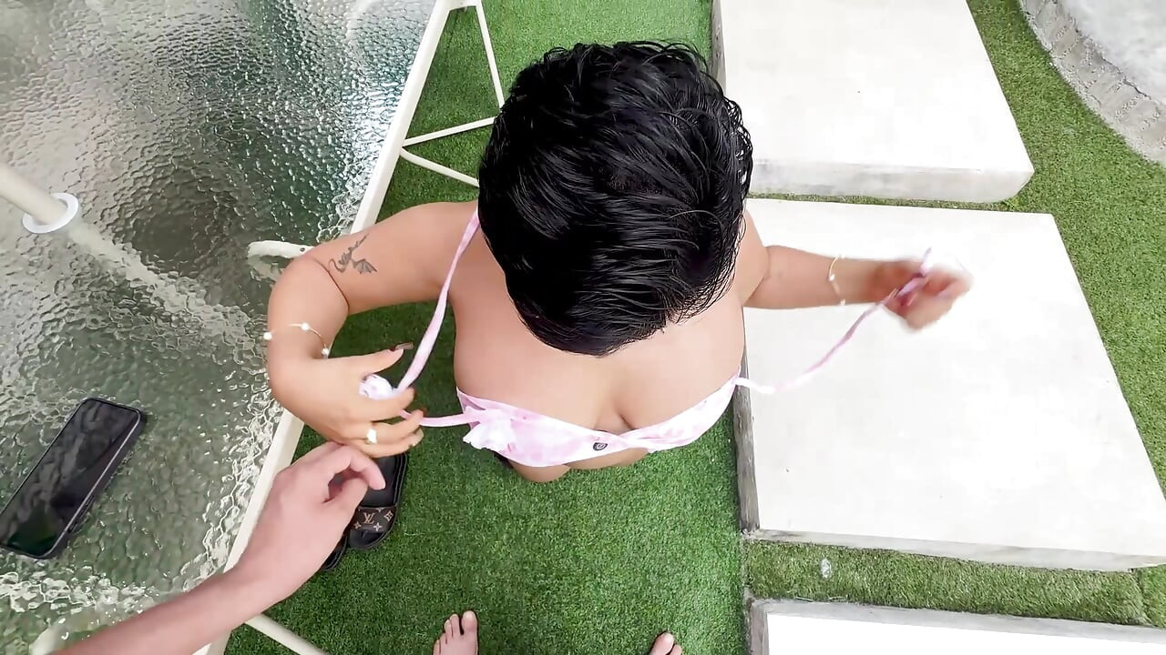 Curvy teen slut is unfaithful to her boyfriend with a stranger with a big cock in the courtyard of a resort.