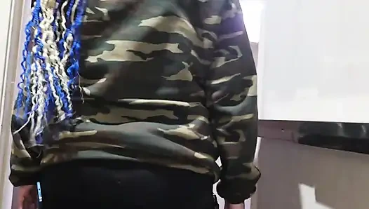 М Счастливчик получает свой первый вкус бондажа