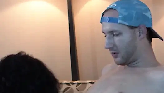 Süper seksi minyon dövmeli genç kız yarak emiyor - derleme 5