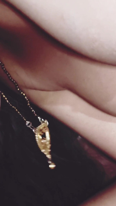 Seksi svastika ka pička velikog klitorisa i jak coks seks