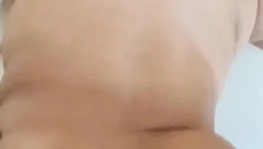 Kocaman Sulu Poposu Olan Tombul MILF Emmeyi ve Sevişmeyi Sever
