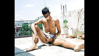 Nepalí sexy chico gay masterbate en público