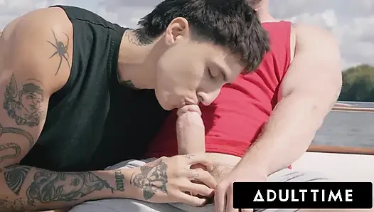 ADULT TIME - heteroseksüel arkadaşlar Marcus Mcneil ve Angel Elias hayal kırıklığı yaratan tekne gününü sert sikişe dönüştürüyor