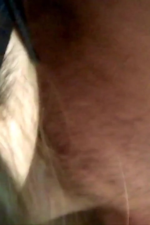 Жената сложила маска, коленичила и казала: Господи, остави ми да те задоволя... После докосна пениса ми с устни...