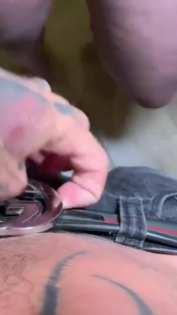 Skidanje kože njezinoj guzici | Isječak 1