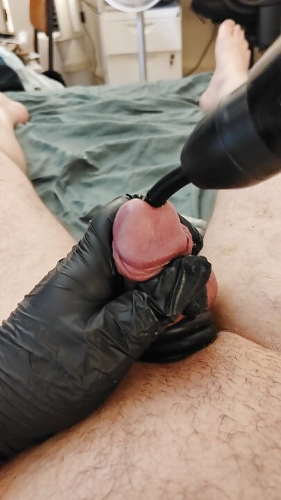 Drilling my peehole with ribbed black silicone