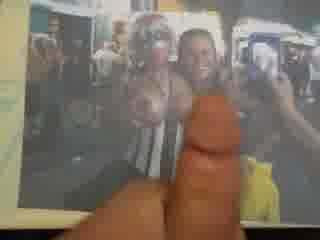 daisydee get's a tribute