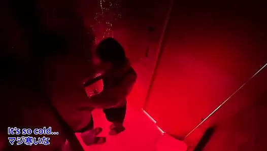 Asansör seksi. Tatilde ofis binası. Bir adam ve bir kadın ilk kez buluşuyor ve seks yapıyor, dölleme.