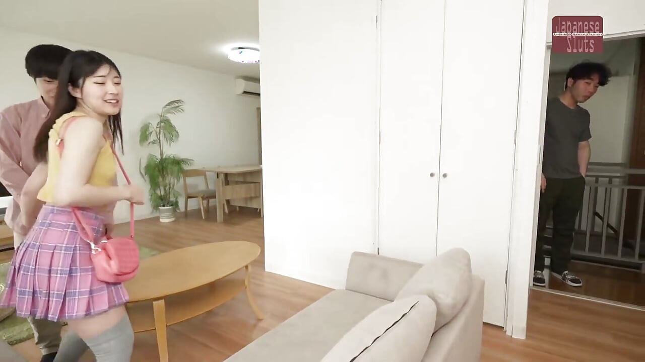 Kurviga trosor blinkar frestelse - hon upptäcker min hårt på och vi tappar kontrollen i hemligt sex - Part1
