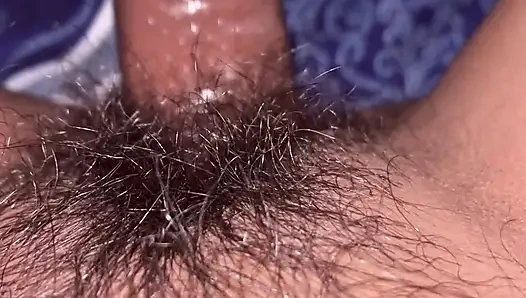 Evde kimse yokken kız arkadaşını eve çağırdı ve sikti.
