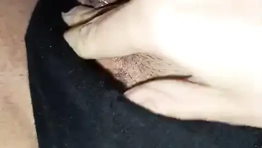 Я не мог держать свои руки сегодня утром. Мне пришлось помастурбировать эту мокрую киску