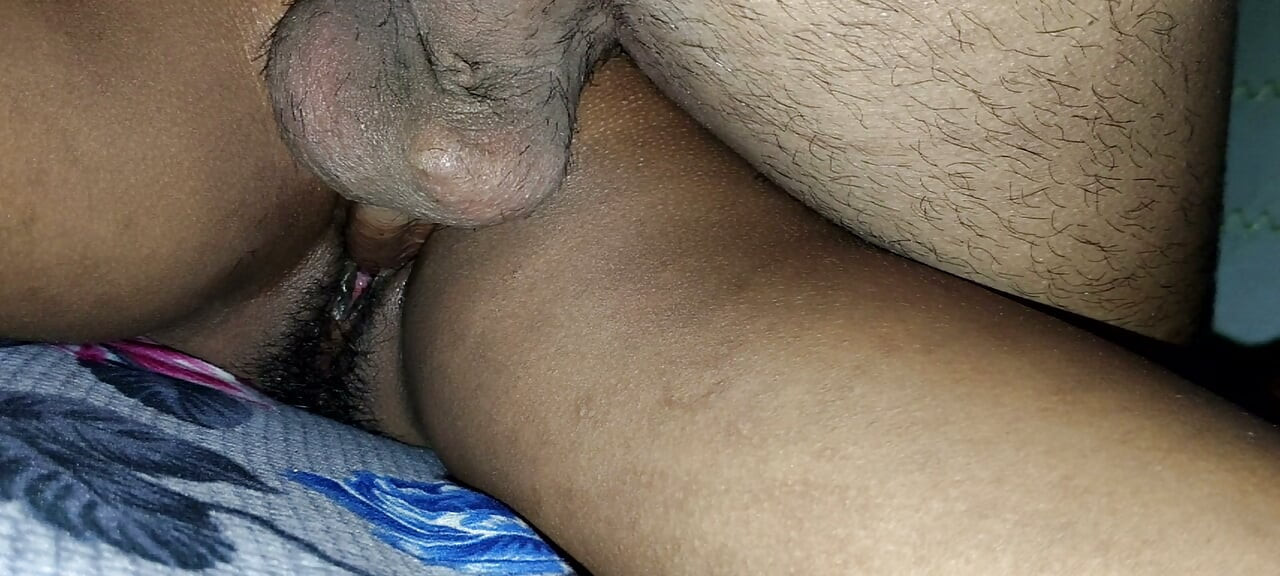 After doing it all night, my girlfriend's private part has turned completely red, and I enjoyed it before squeezing it properly on the night.