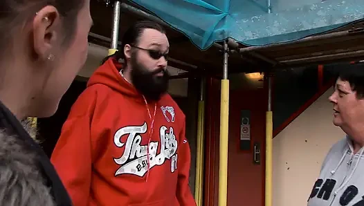 Горячий экшн в тройничке с крошкой-брюнеткой