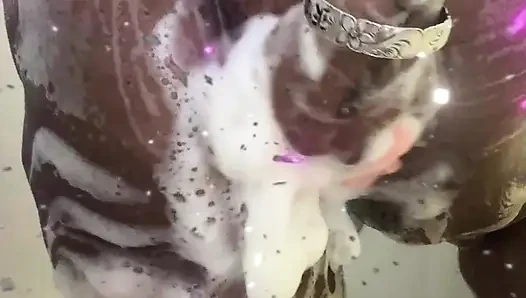 Aku pengen bantuin aku cuci