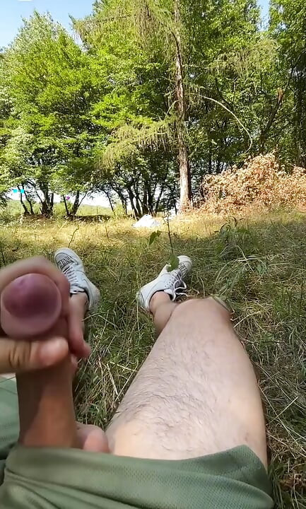 태양을 태닝하는 소녀를 위한 사정 플래시