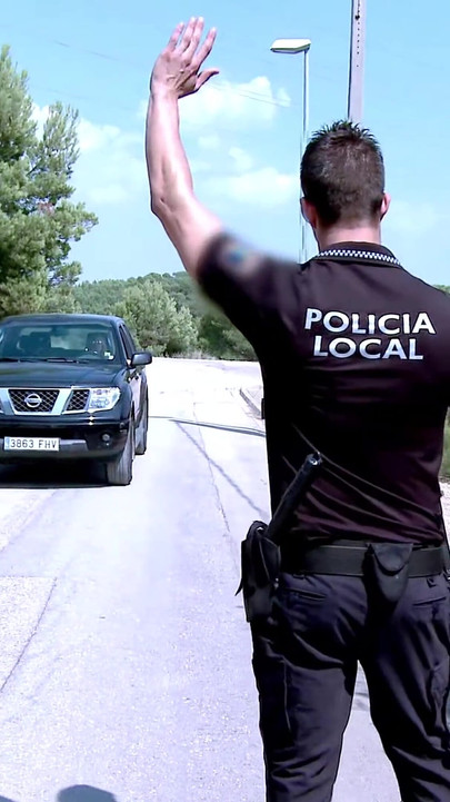 타마라 딕스 : 타마라 딕스는 경찰에 의해 그녀의 구멍을 확인 가져옵니다